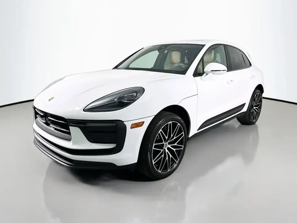 2024 Porsche Macan - Image 6 of 8