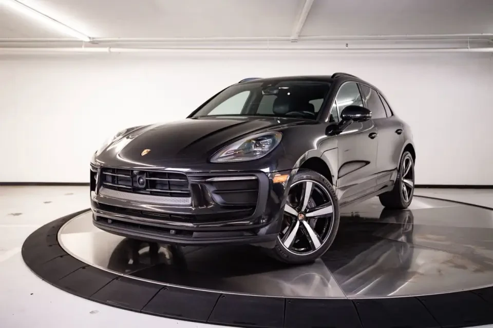 2024 Porsche Macan - Image 7 of 9
