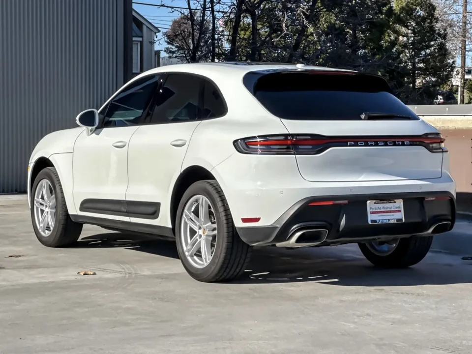 2024 Porsche Macan - Image 4 of 8