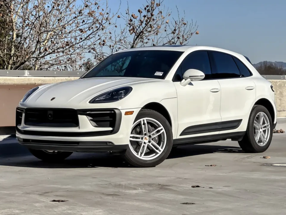 2024 Porsche Macan - Image 2 of 8