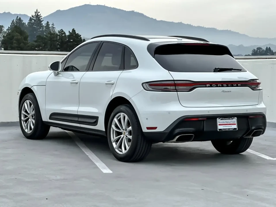 2024 Porsche Macan - Image 3 of 8