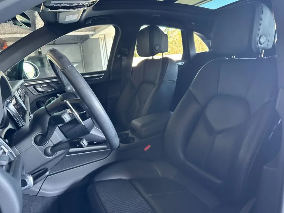 2024 Porsche Macan - Image 5 of 6