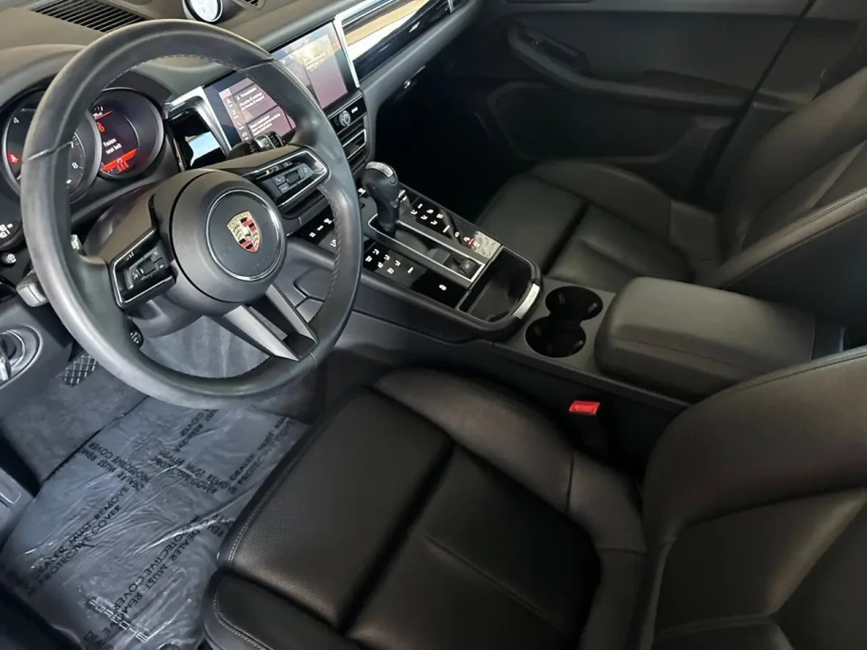 2024 Porsche Macan - Image 4 of 6