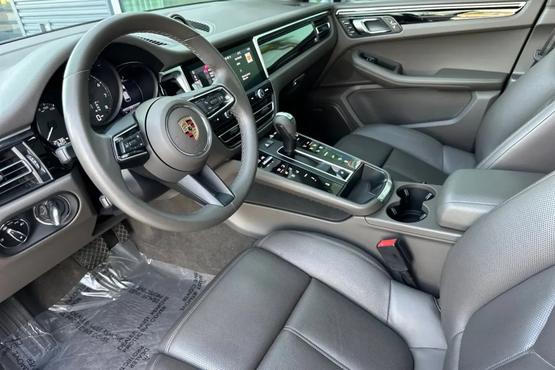 2024 Porsche Macan - Image 4 of 8