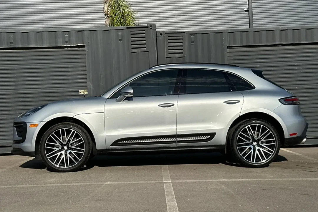 2024 Porsche Macan - Image 2 of 8