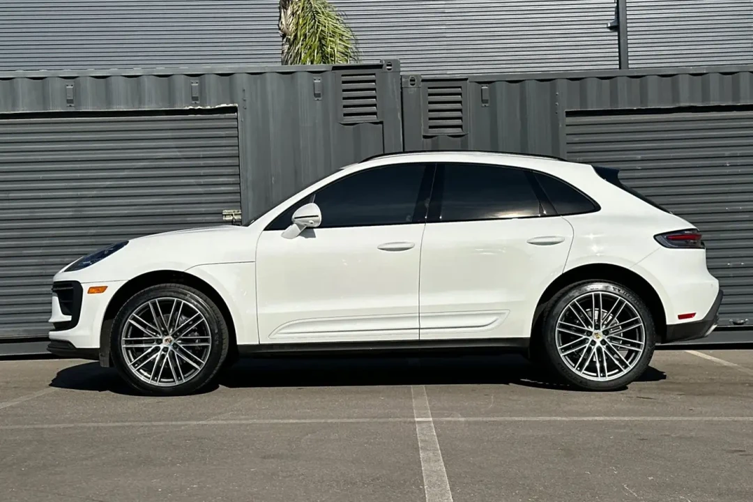2024 Porsche Macan - Image 2 of 6