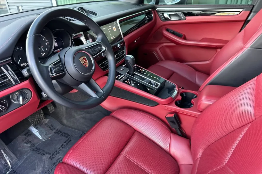 2024 Porsche Macan - Image 4 of 6