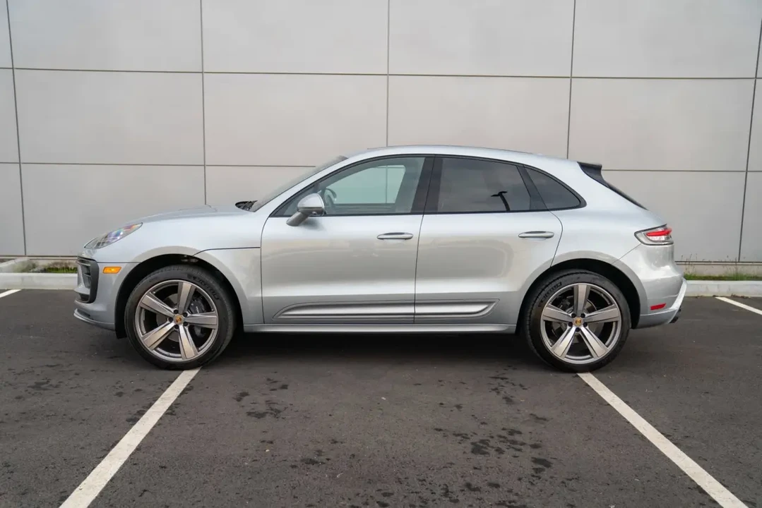 2024 Porsche Macan - Image 2 of 6