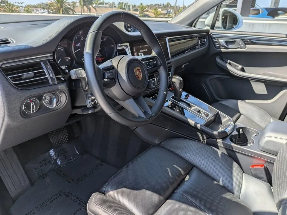 2024 Porsche Macan - Image 4 of 11