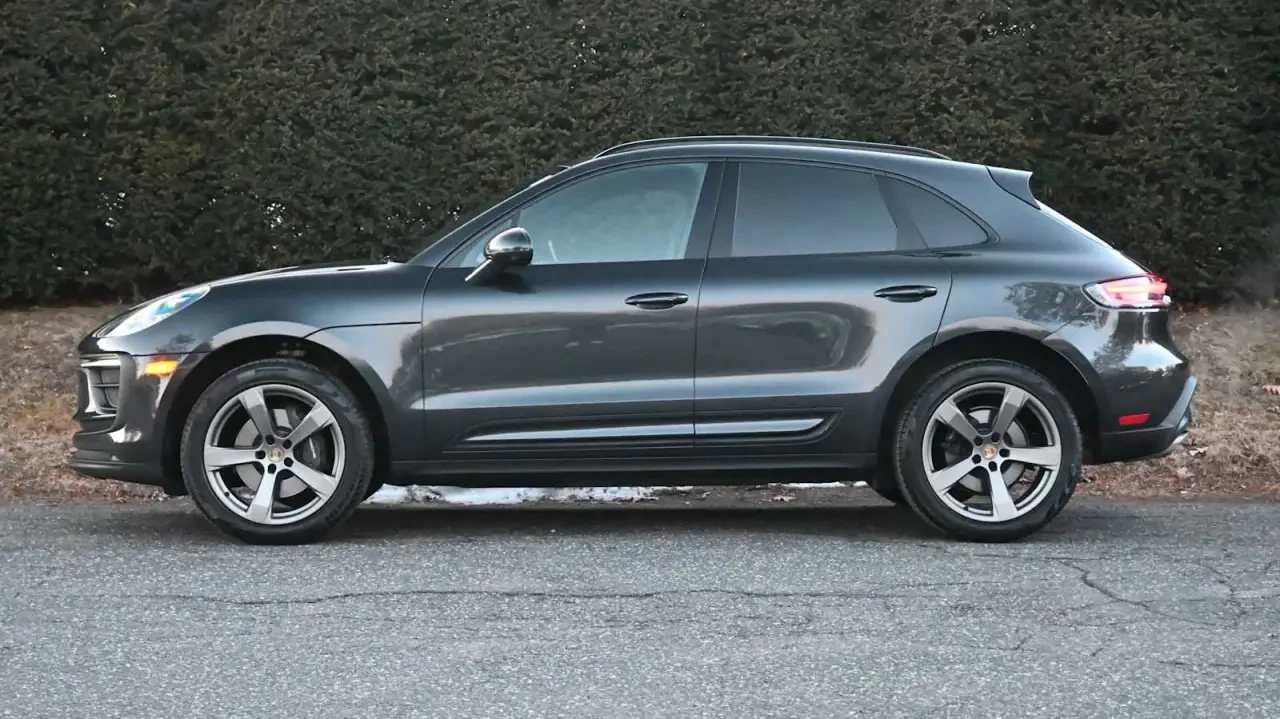 2024 Porsche Macan - Image 2 of 13