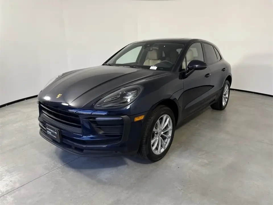 2024 Porsche Macan - Image 12 of 13