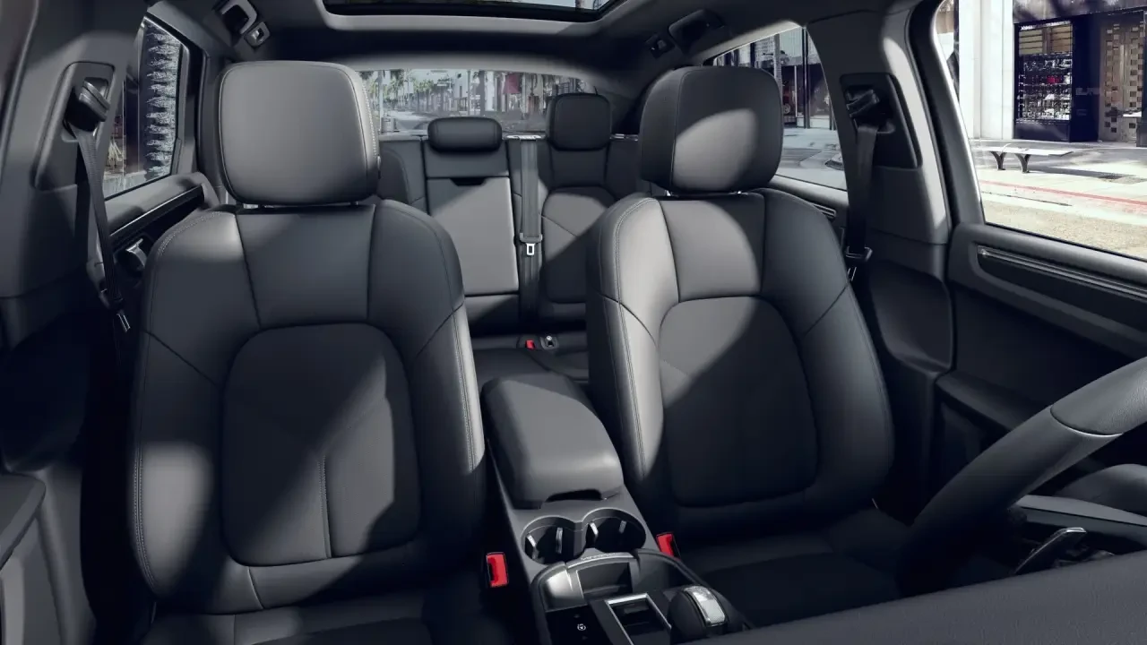 2024 Porsche Macan - Image 5 of 7