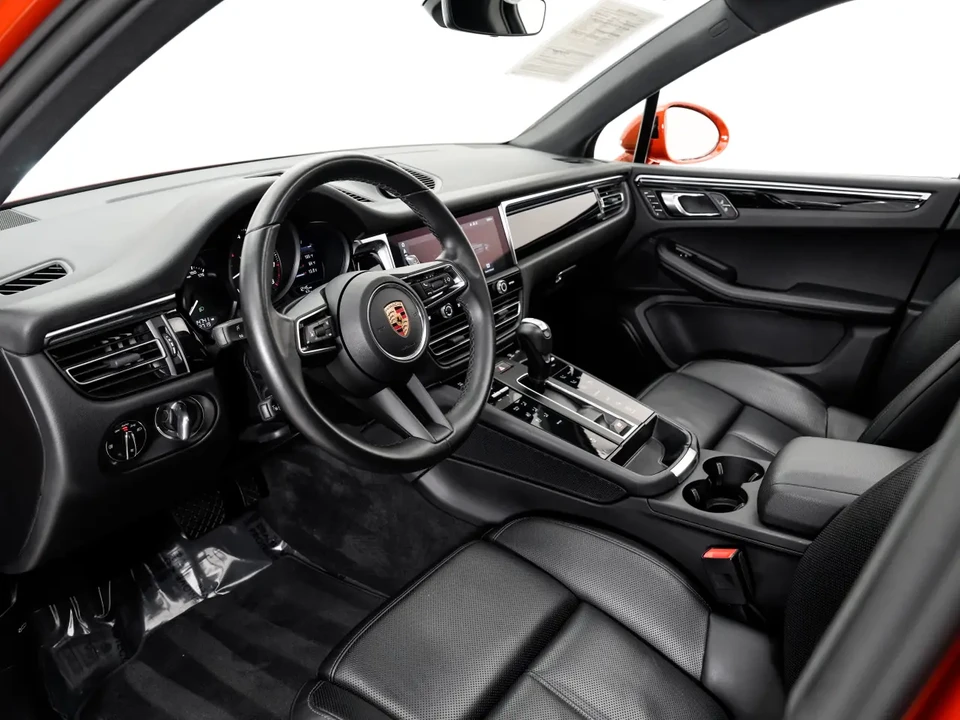 2024 Porsche Macan - Image 5 of 8