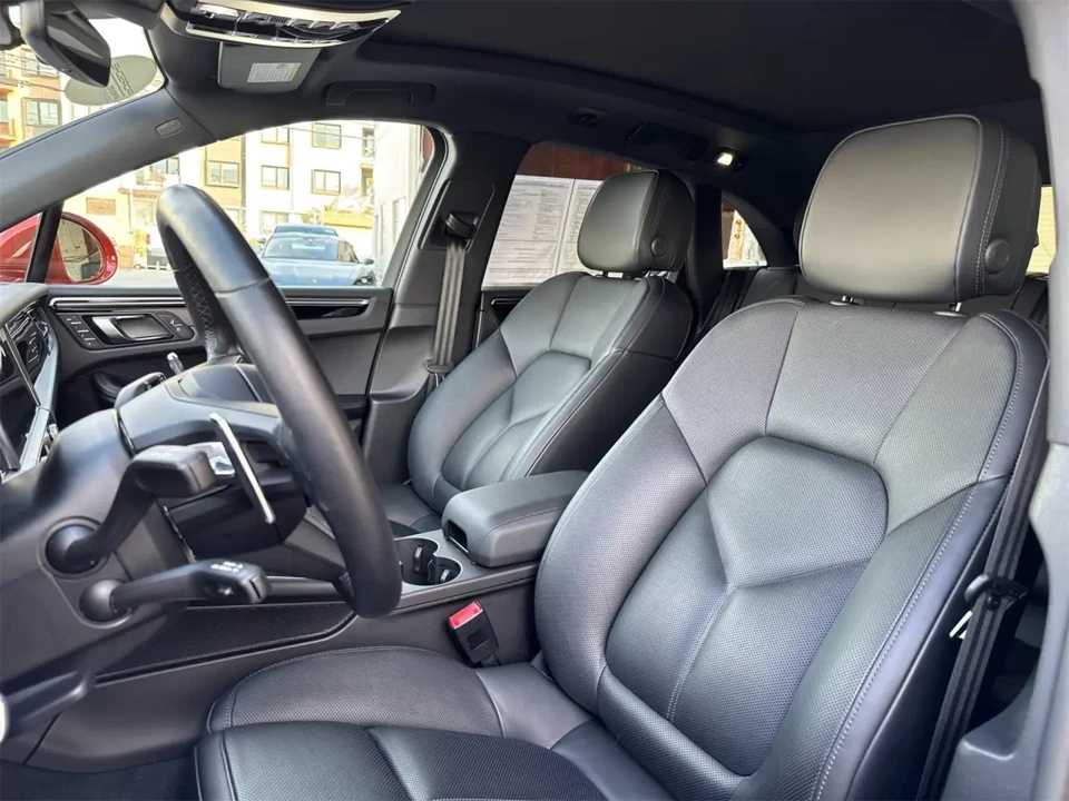 2024 Porsche Macan - Image 5 of 8
