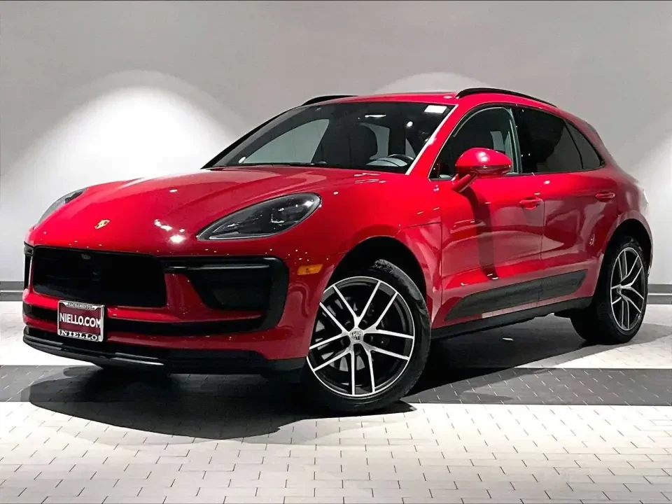 2024 Porsche Macan - Image 9 of 10