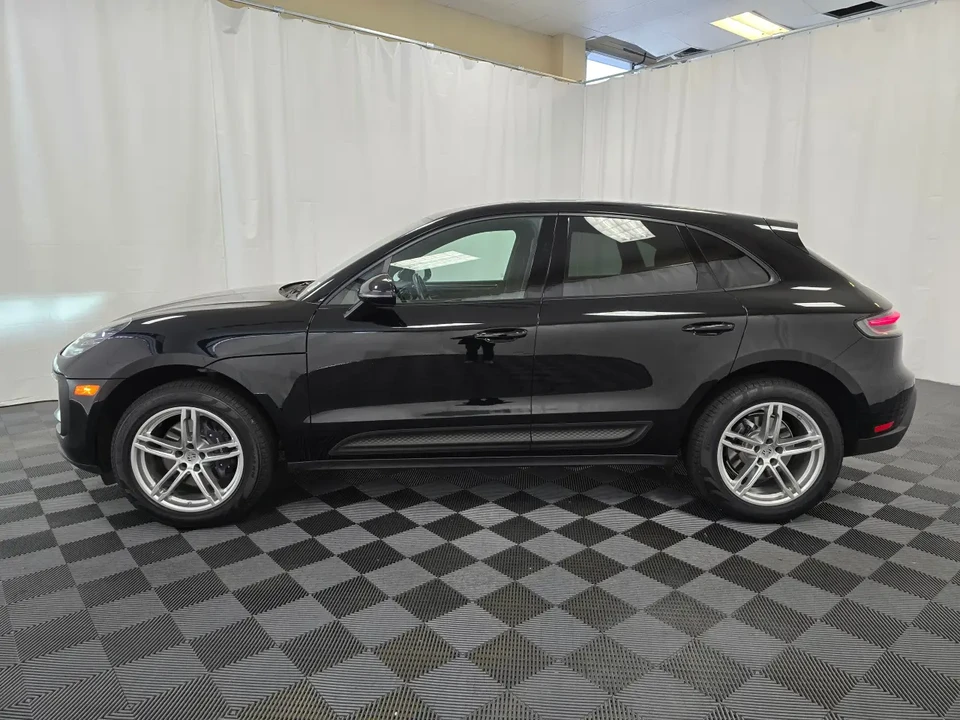 2024 Porsche Macan - Image 2 of 13