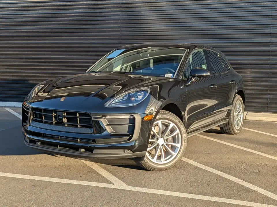 2024 Porsche Macan - Image 12 of 13