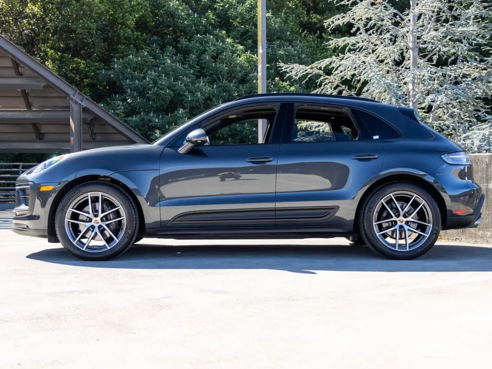 2024 Porsche Macan - Image 2 of 13