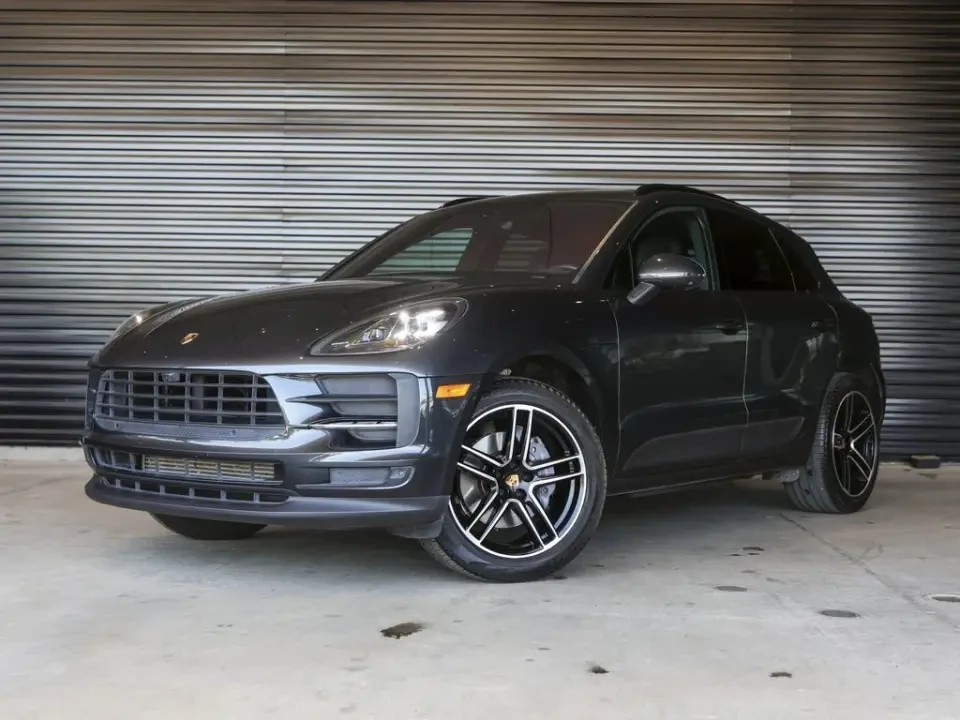 2024 Porsche Macan - Image 12 of 13