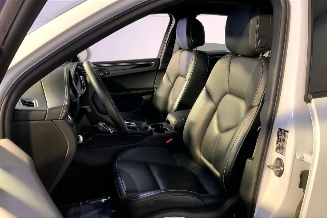 2024 Porsche Macan - Image 5 of 8