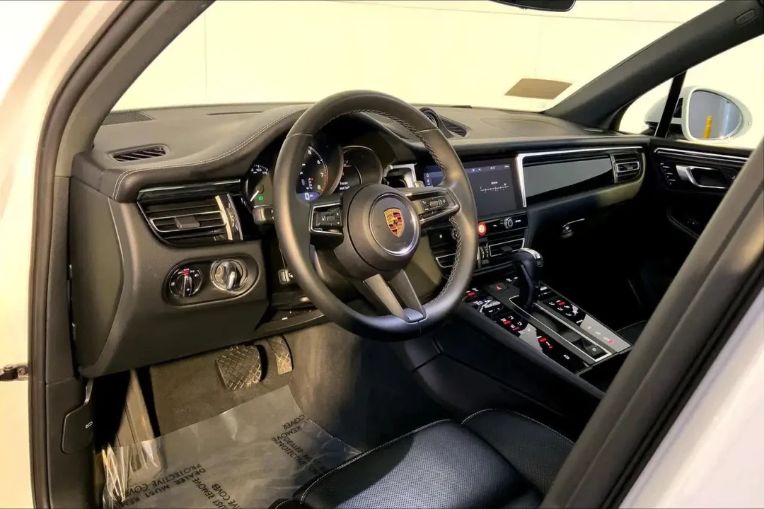 2024 Porsche Macan - Image 4 of 8