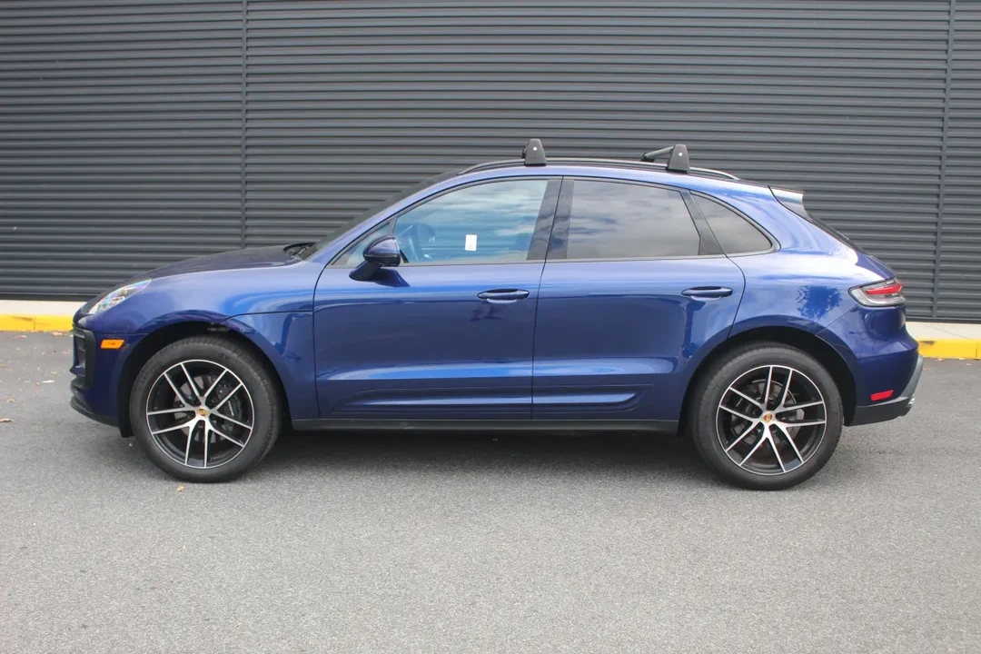 2024 Porsche Macan - Image 2 of 8