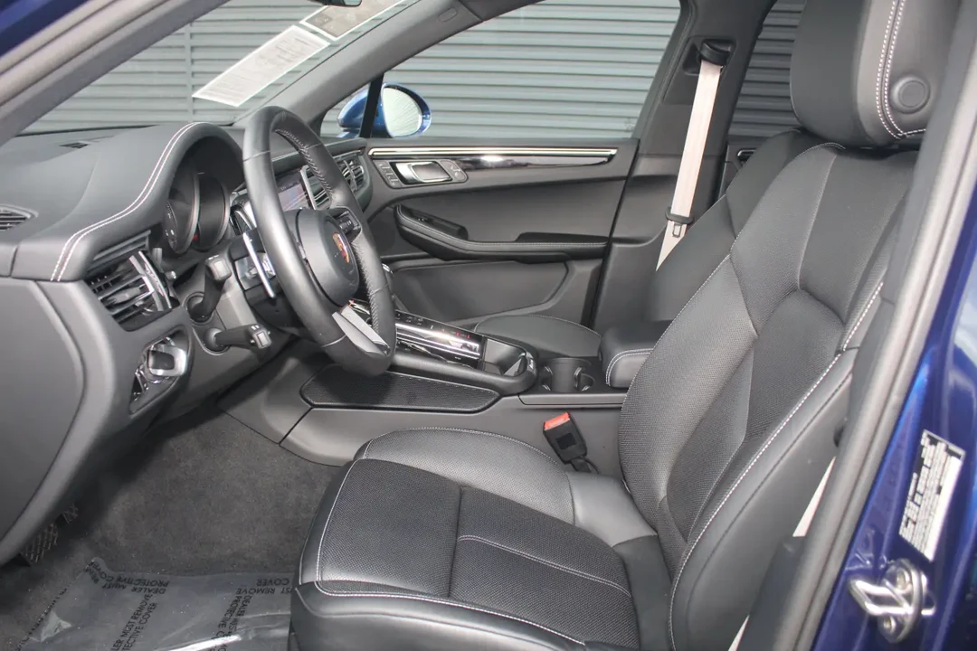 2024 Porsche Macan - Image 5 of 8