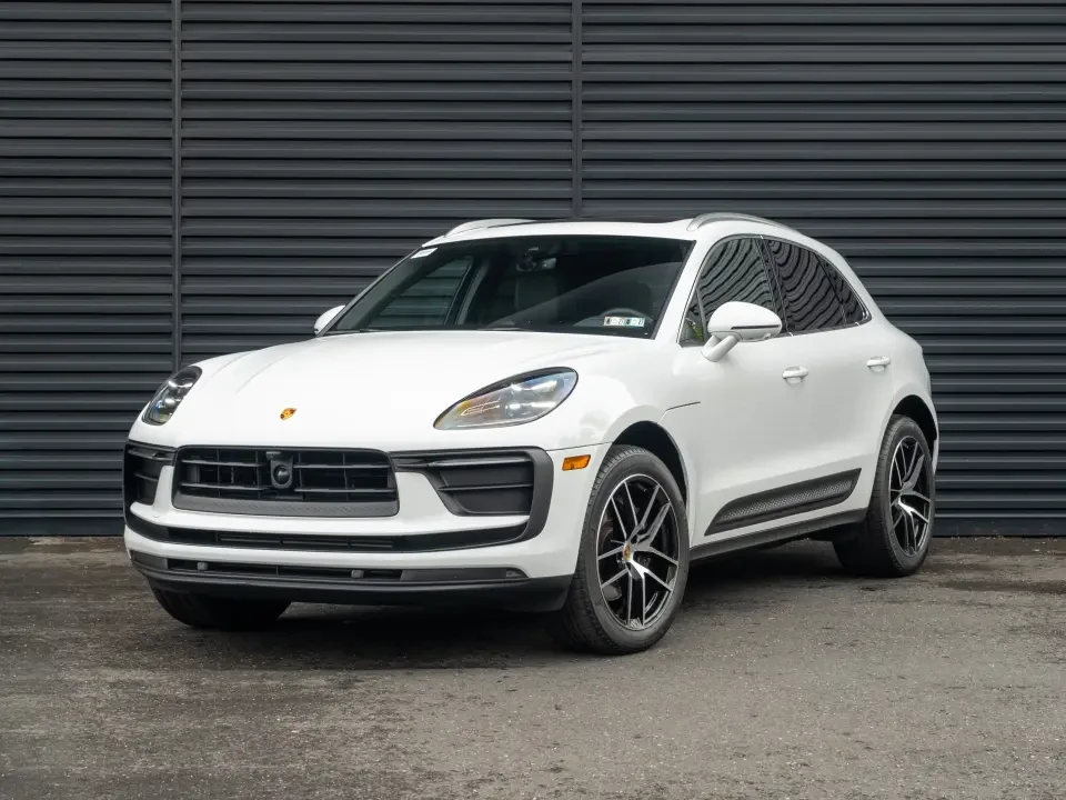 2024 Porsche Macan - Image 10 of 13