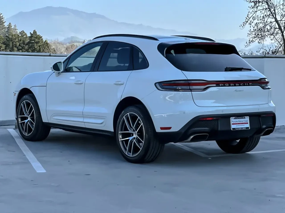 2024 Porsche Macan - Image 3 of 13