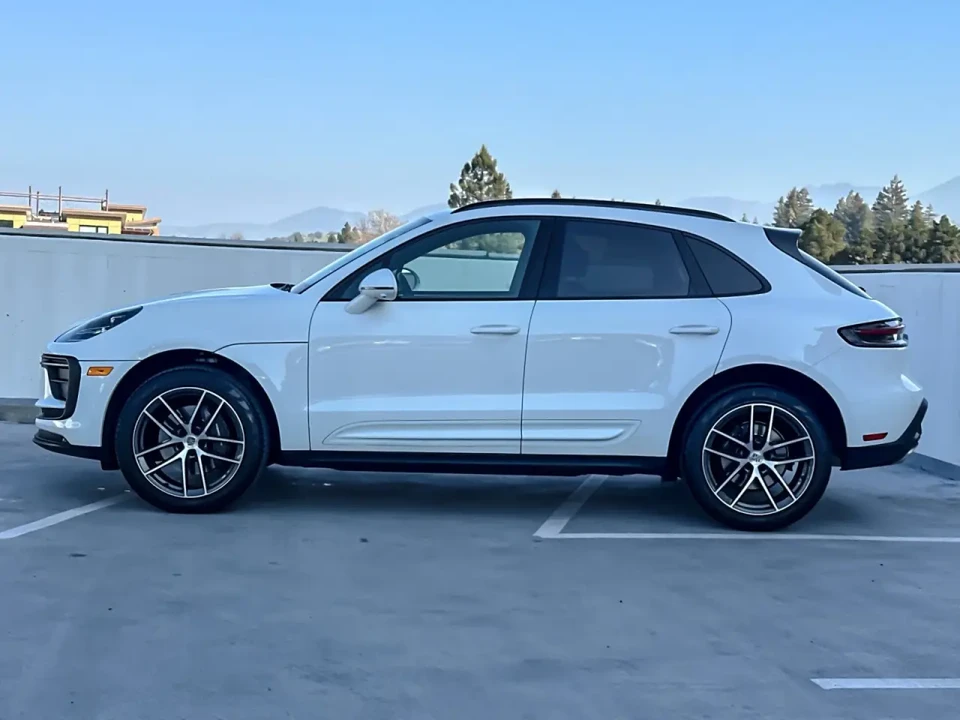 2024 Porsche Macan - Image 2 of 13
