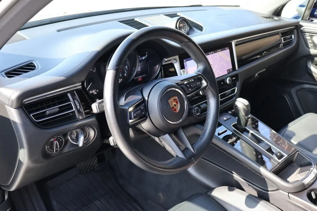 2024 Porsche Macan - Image 4 of 6