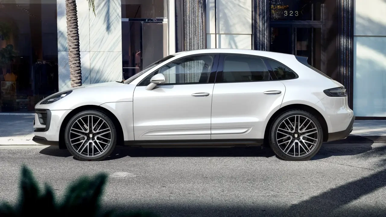 2024 Porsche Macan - Image 2 of 12
