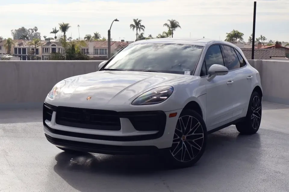 2024 Porsche Macan - Image 12 of 12