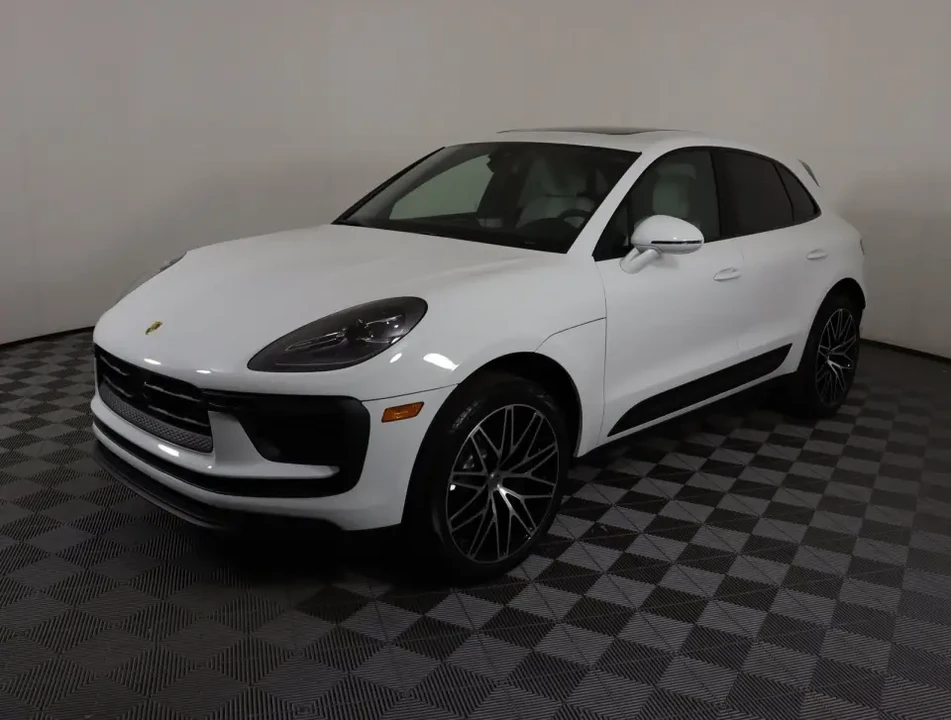 2024 Porsche Macan - Image 10 of 12