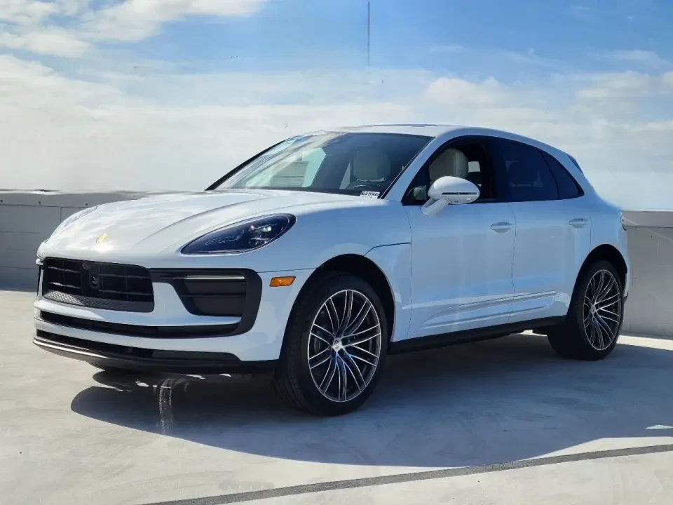 2024 Porsche Macan - Image 9 of 12