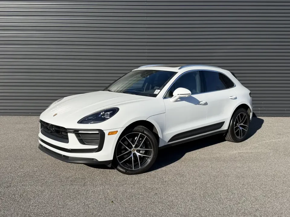 2024 Porsche Macan - Image 12 of 13