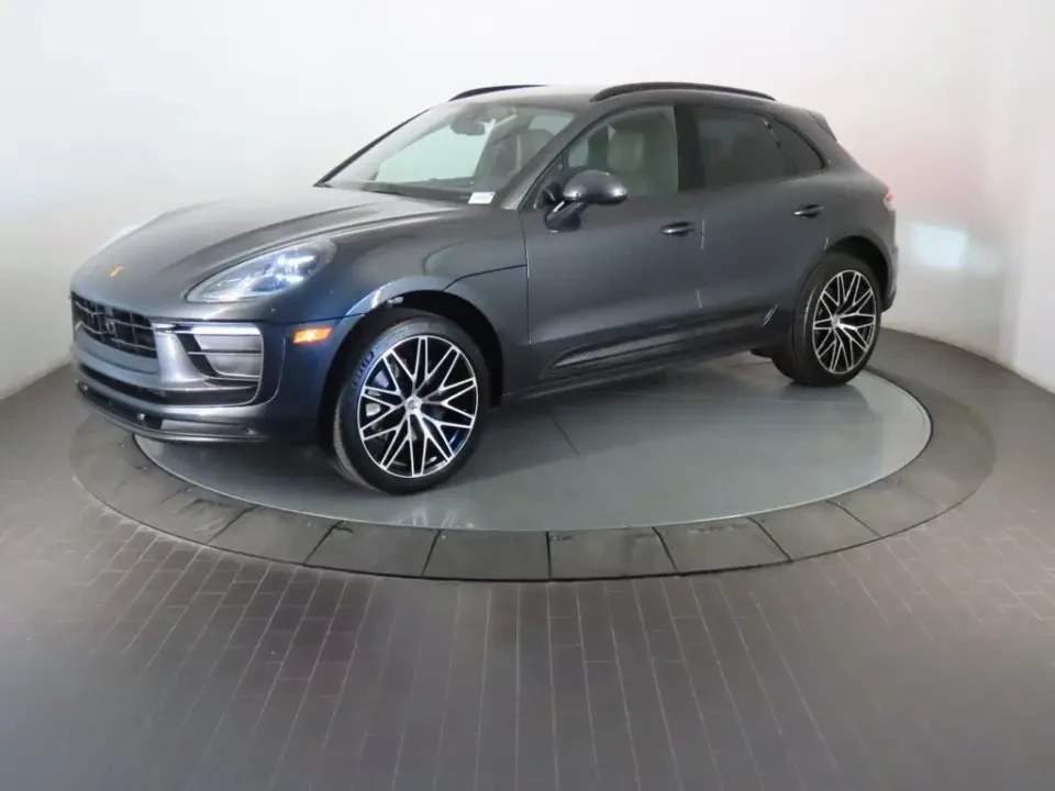 2024 Porsche Macan - Image 10 of 11