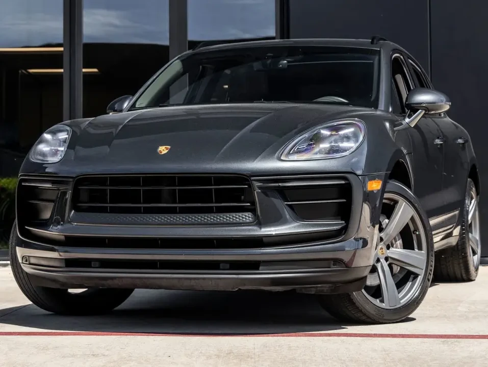 2024 Porsche Macan - Image 9 of 11