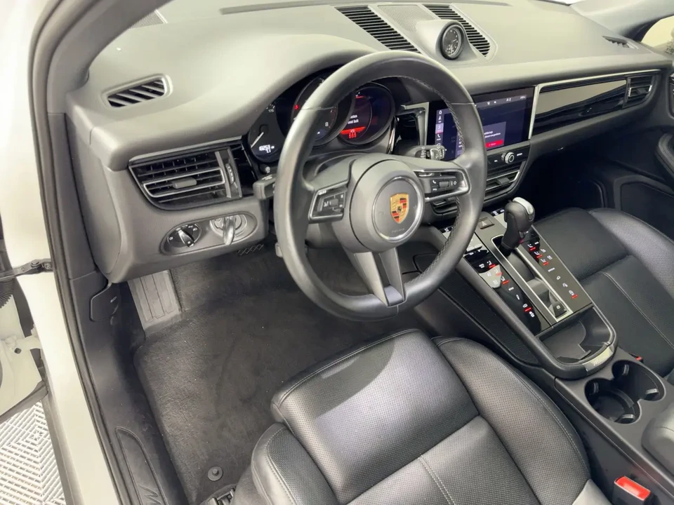 2024 Porsche Macan - Image 4 of 8