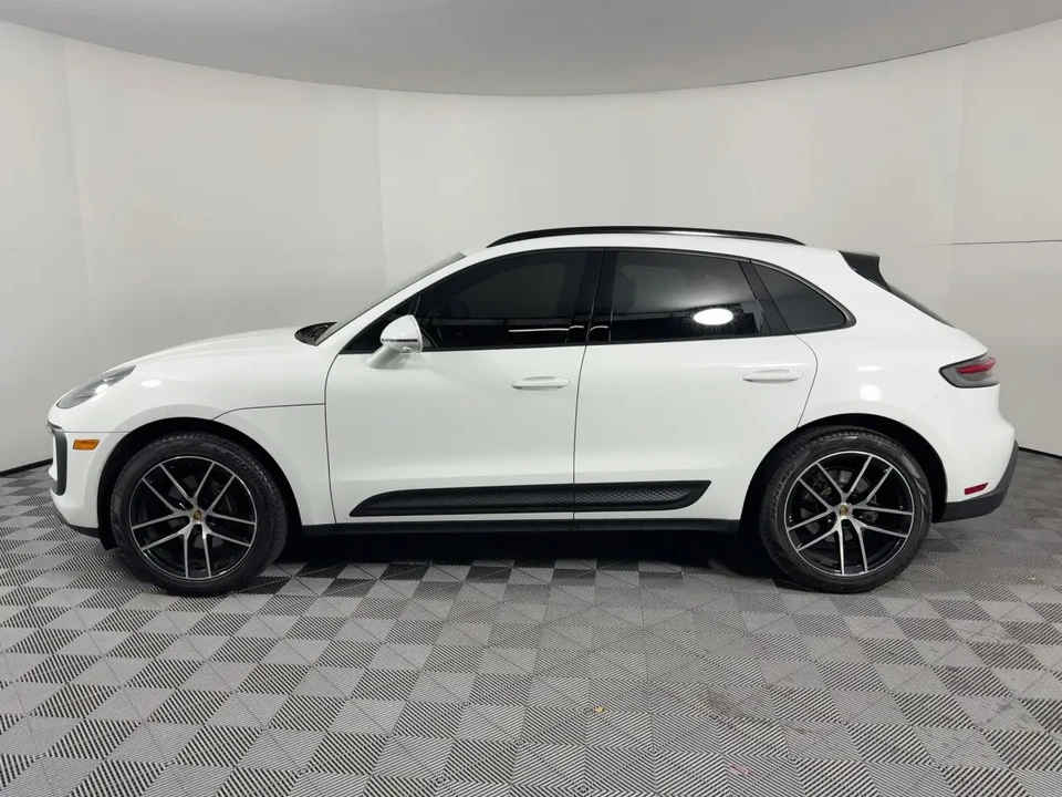 2024 Porsche Macan - Image 2 of 8