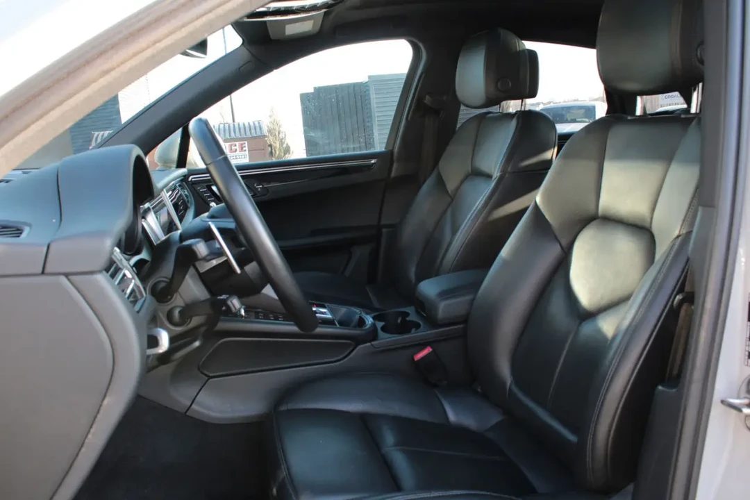 2024 Porsche Macan - Image 5 of 6