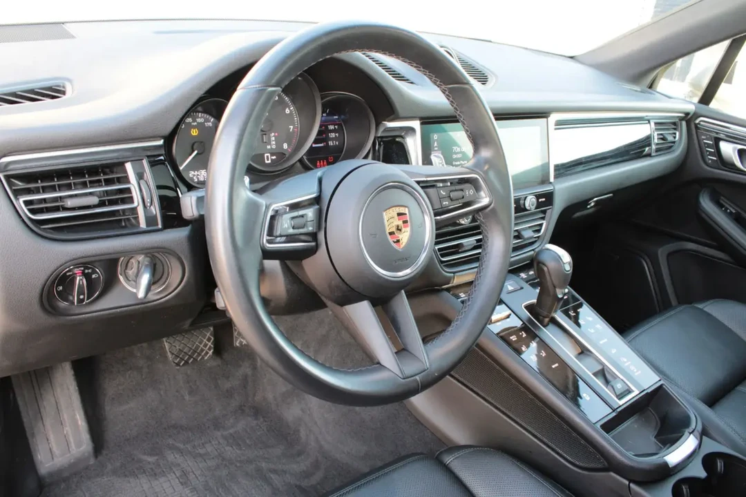 2024 Porsche Macan - Image 4 of 6