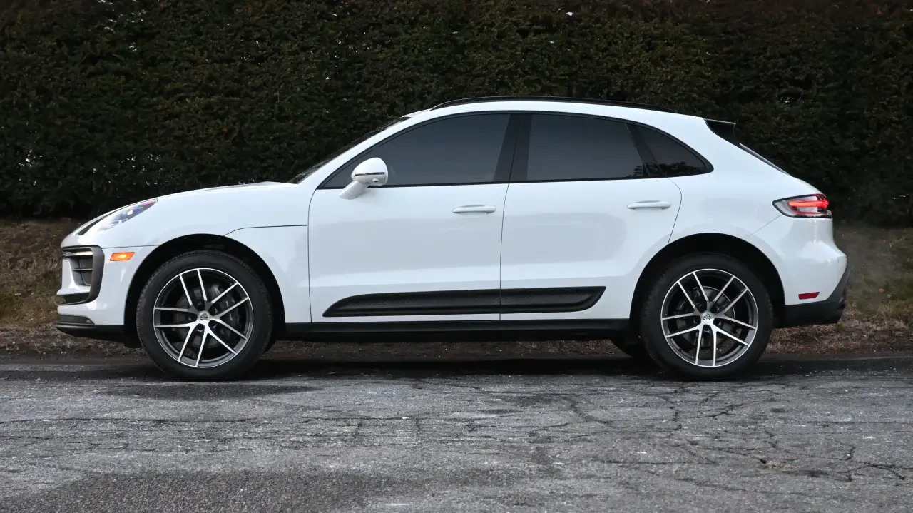 2024 Porsche Macan - Image 2 of 6