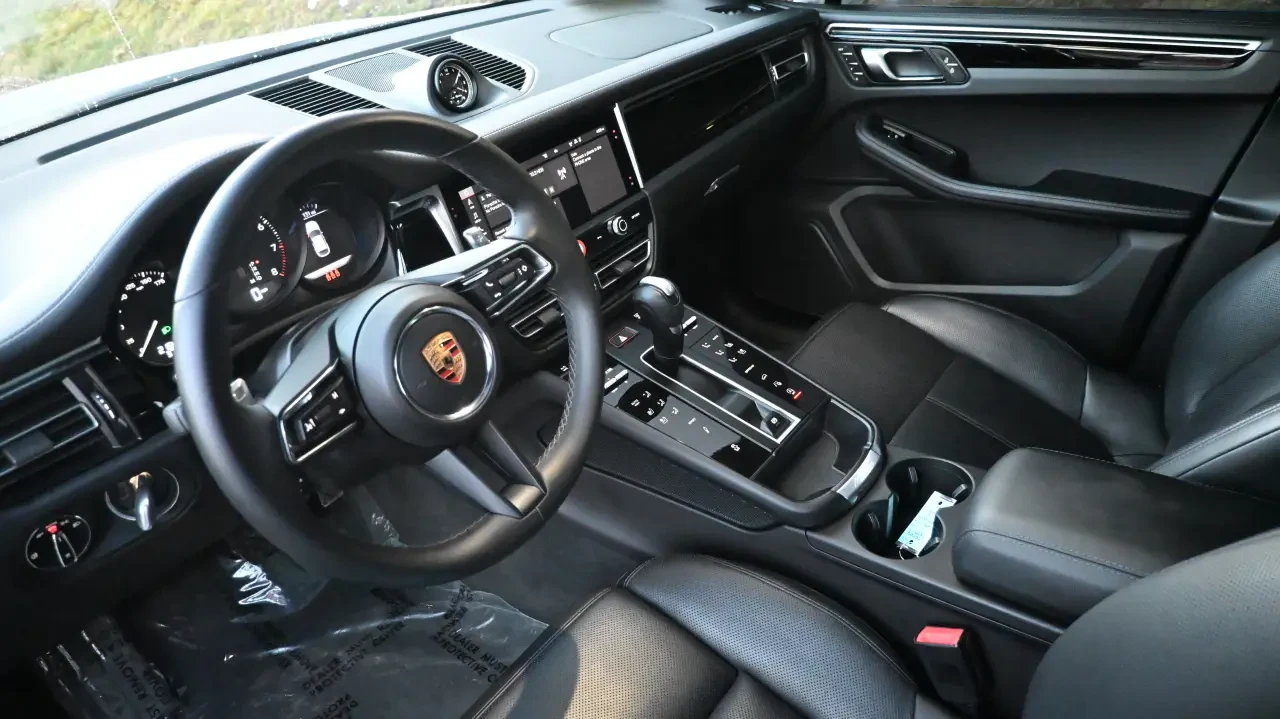 2024 Porsche Macan - Image 4 of 6