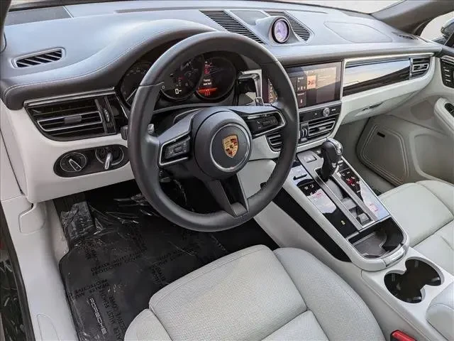 2024 Porsche Macan - Image 4 of 8