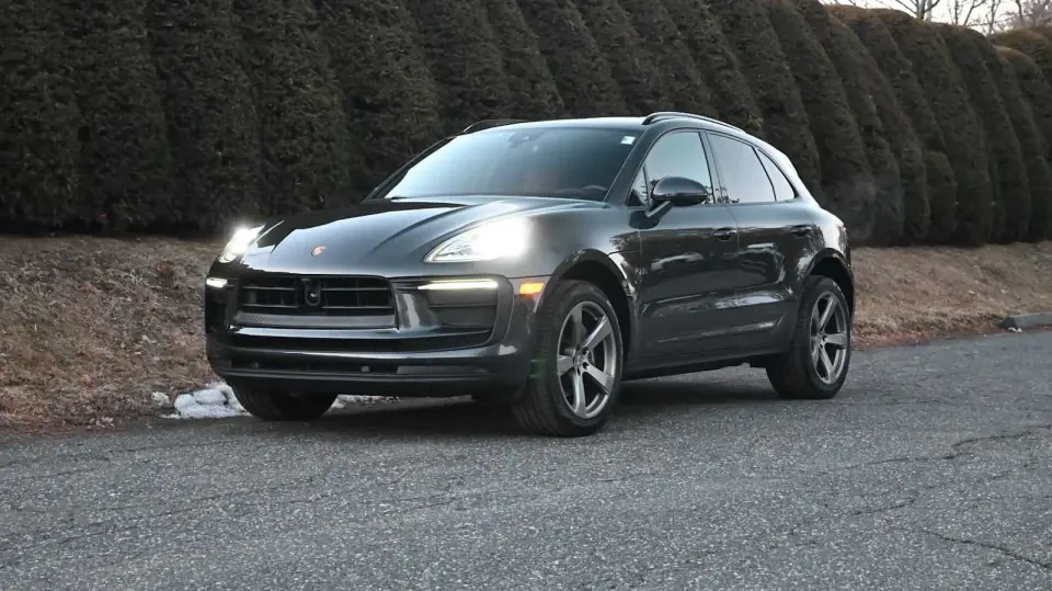 2024 Porsche Macan - Image 14 of 14