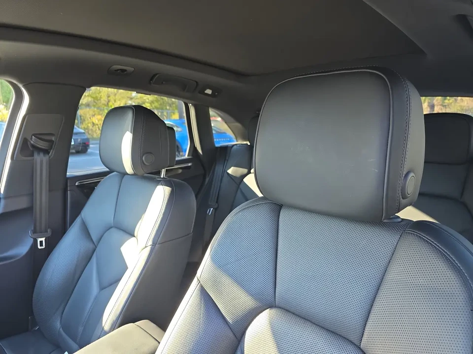 2024 Porsche Macan - Image 5 of 6