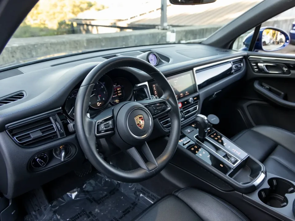 2024 Porsche Macan - Image 4 of 6