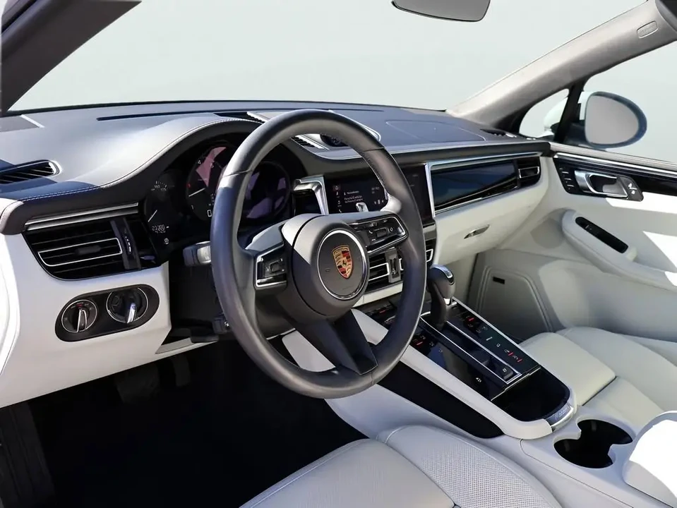 2024 Porsche Macan - Image 4 of 6