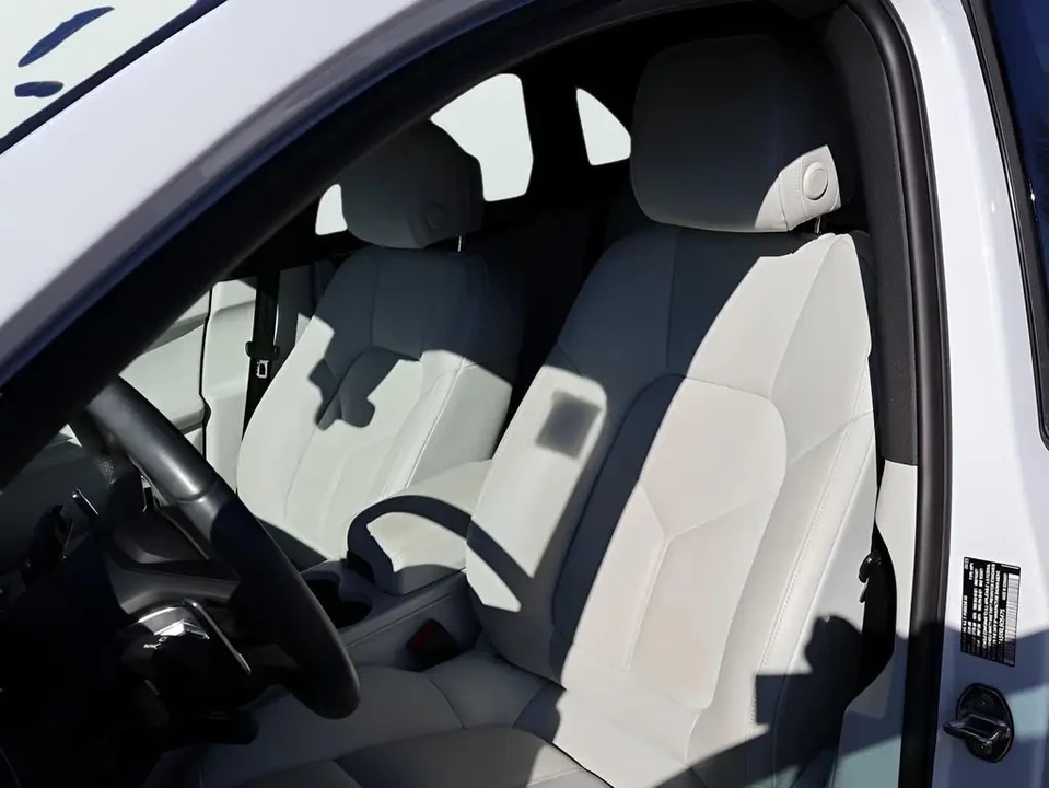 2024 Porsche Macan - Image 5 of 6